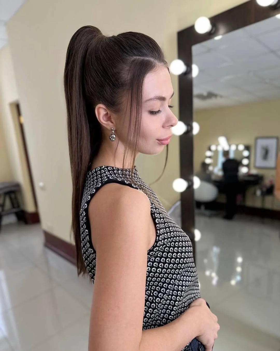 sleek summer ponytail hairstyle 2026 High sleek ponytail with soft face framing strands