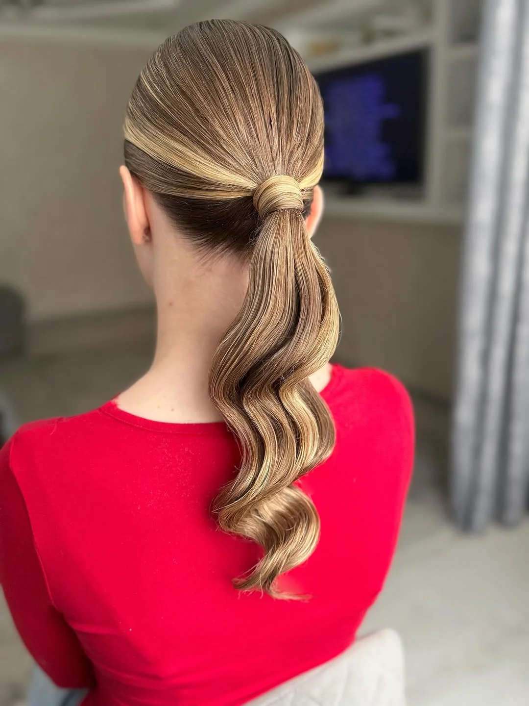 sleek summer ponytail hairstyle 2026 Low sleek ponytail with sculpted wave