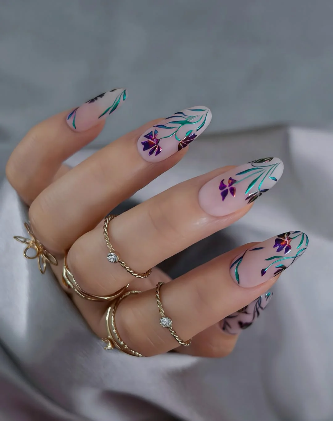 summer flower nails 2026 Minimal Metallic Floral Nails