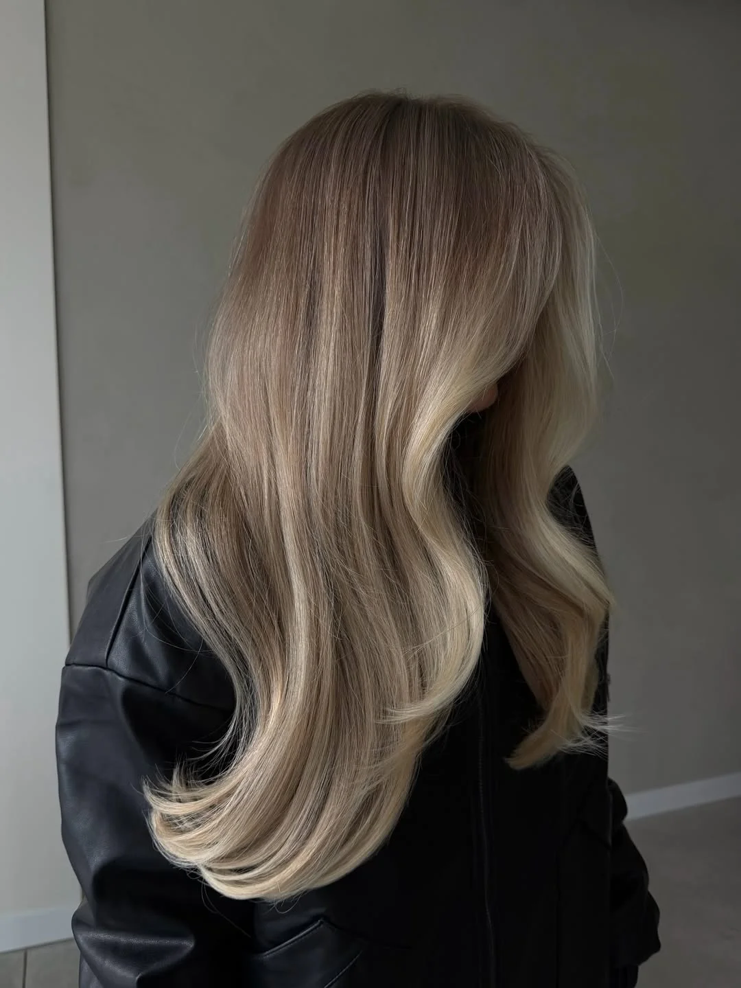 summer honey blonde hair color 2026 Cool Beige Honey Blend