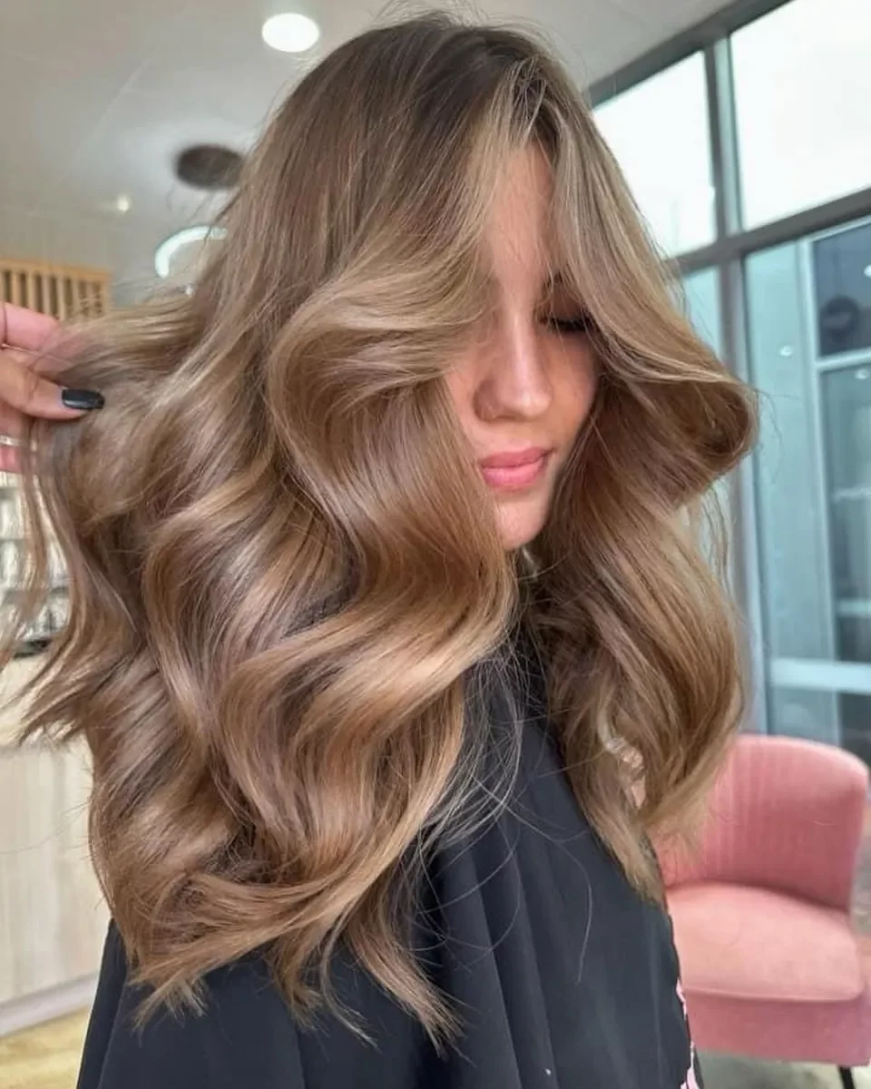 summer honey blonde hair color 2026 Mocha Honey Balayage Waves