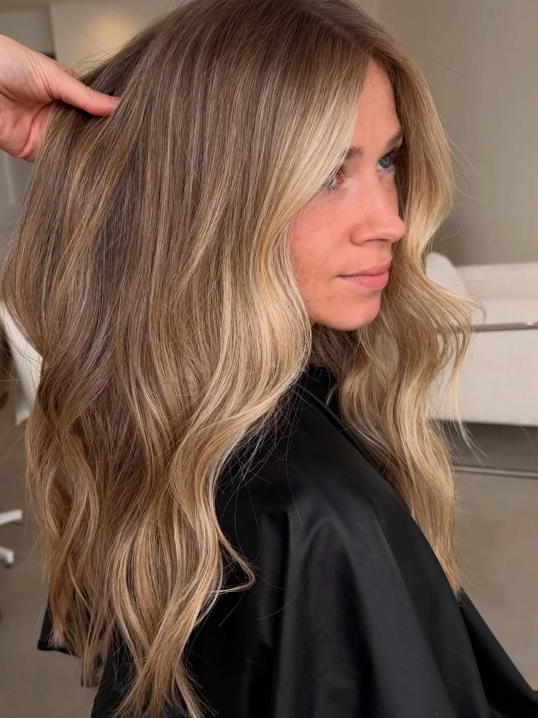 summer honey blonde hair color 2026 Creamy Blonde Face Frame