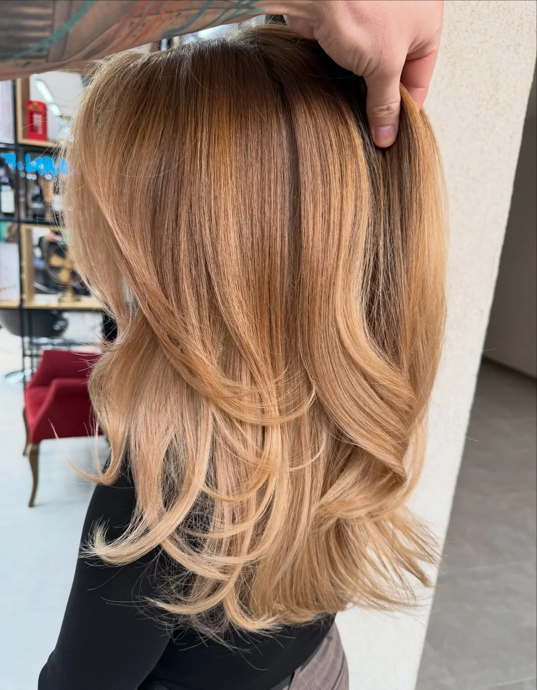 summer honey blonde hair color 2026 Golden Caramel Feathered Layers