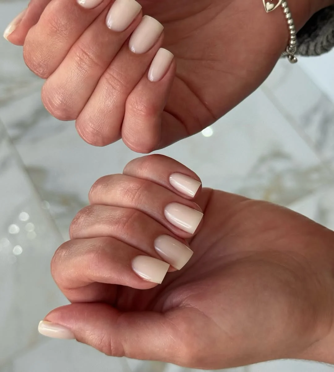 summer manicure color ideas 2026 Soft Vanilla Cream Square Nails