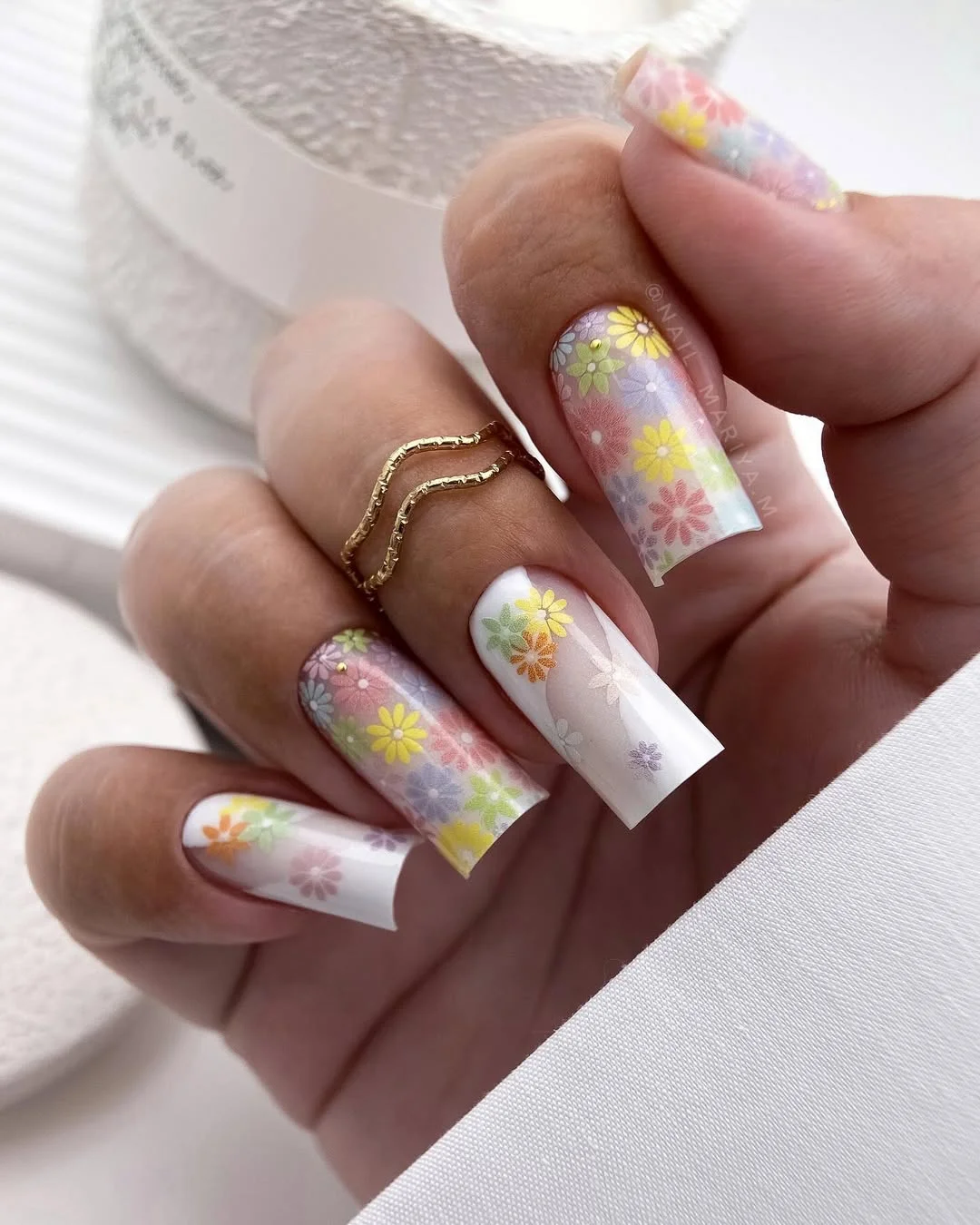 summer nail colors 2026 Pastel Daisy Glass Nails
