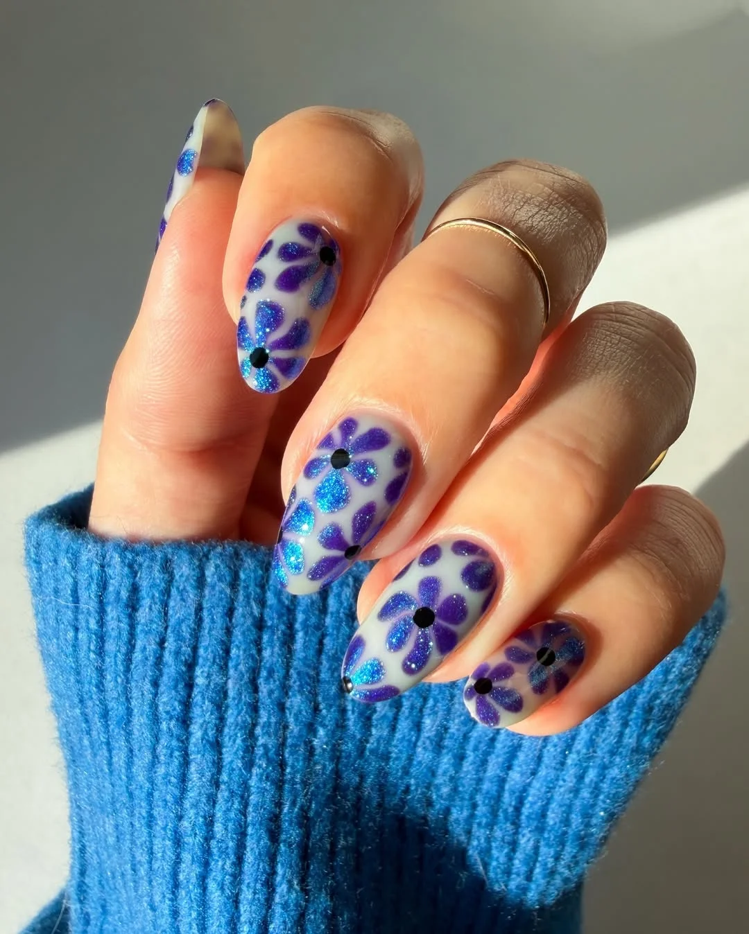 summer vibrant nails summer 2026 Blue Daisy Almond Nails With Soft Glow