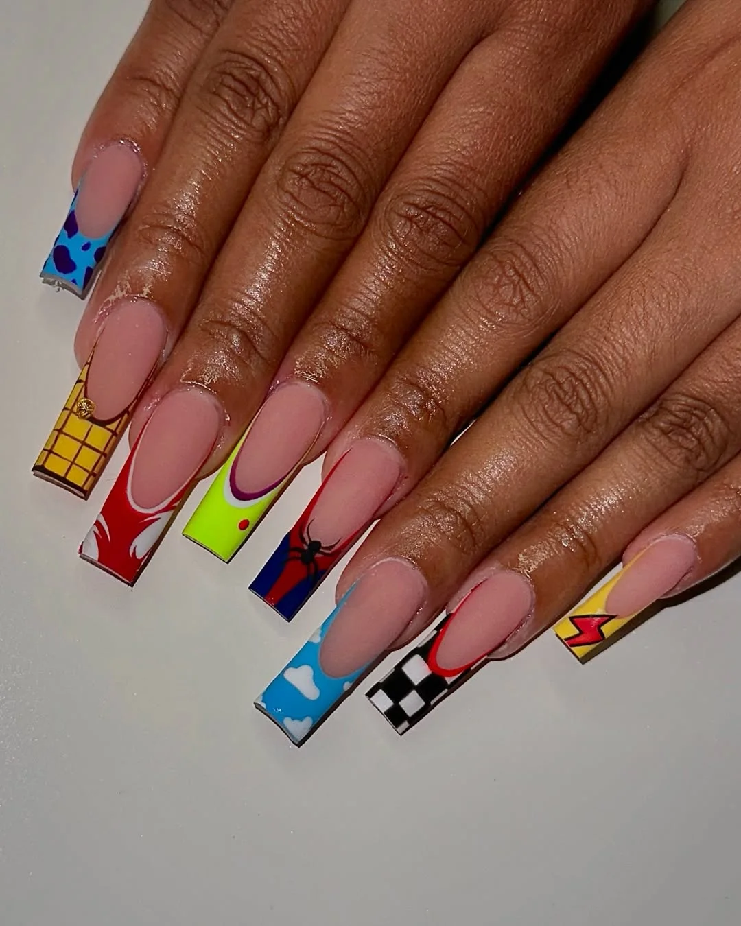summer vibrant nails summer 2026 Graphic Bright Square Nails With Retro Pop Art