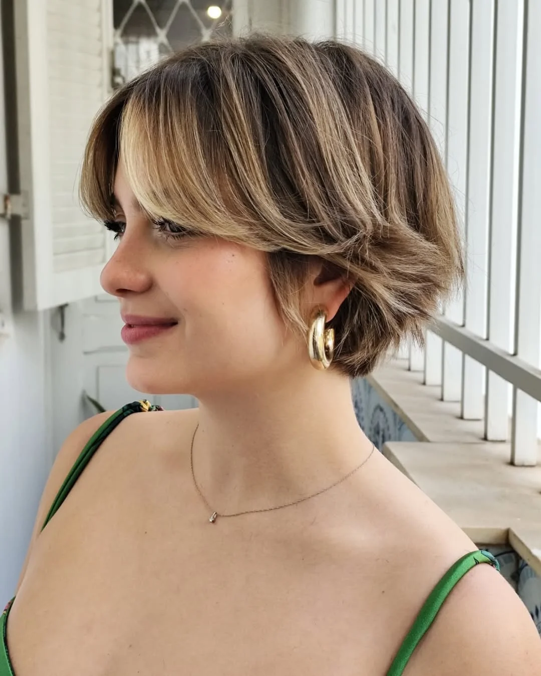 textured summer bixie haircut 2026 Sunlit balayage bixie with soft flips