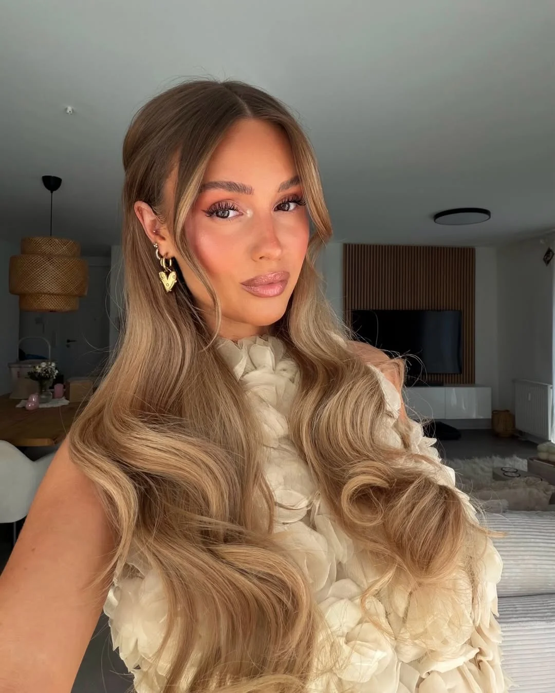 trendy summer hairstyles ideas 2026 Glossy Soft Waves That Elevate Everyday Glam