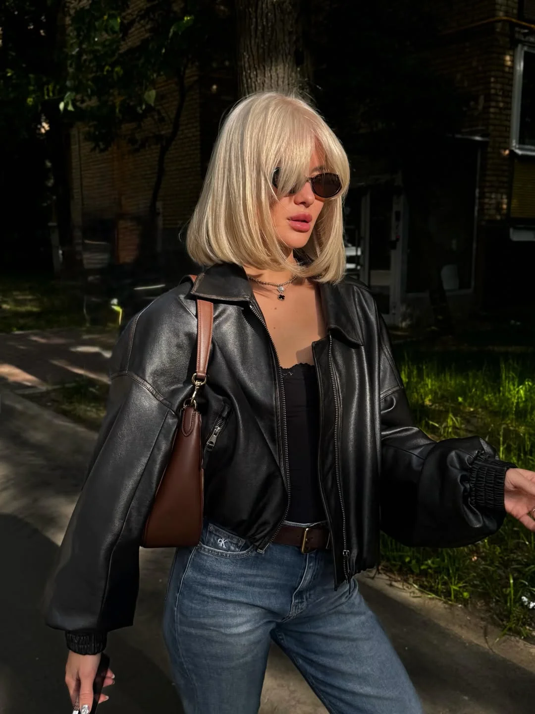 Fall Date Night Outfits 2026 Black Leather Jacket And Jeans For An Effortless Date Night