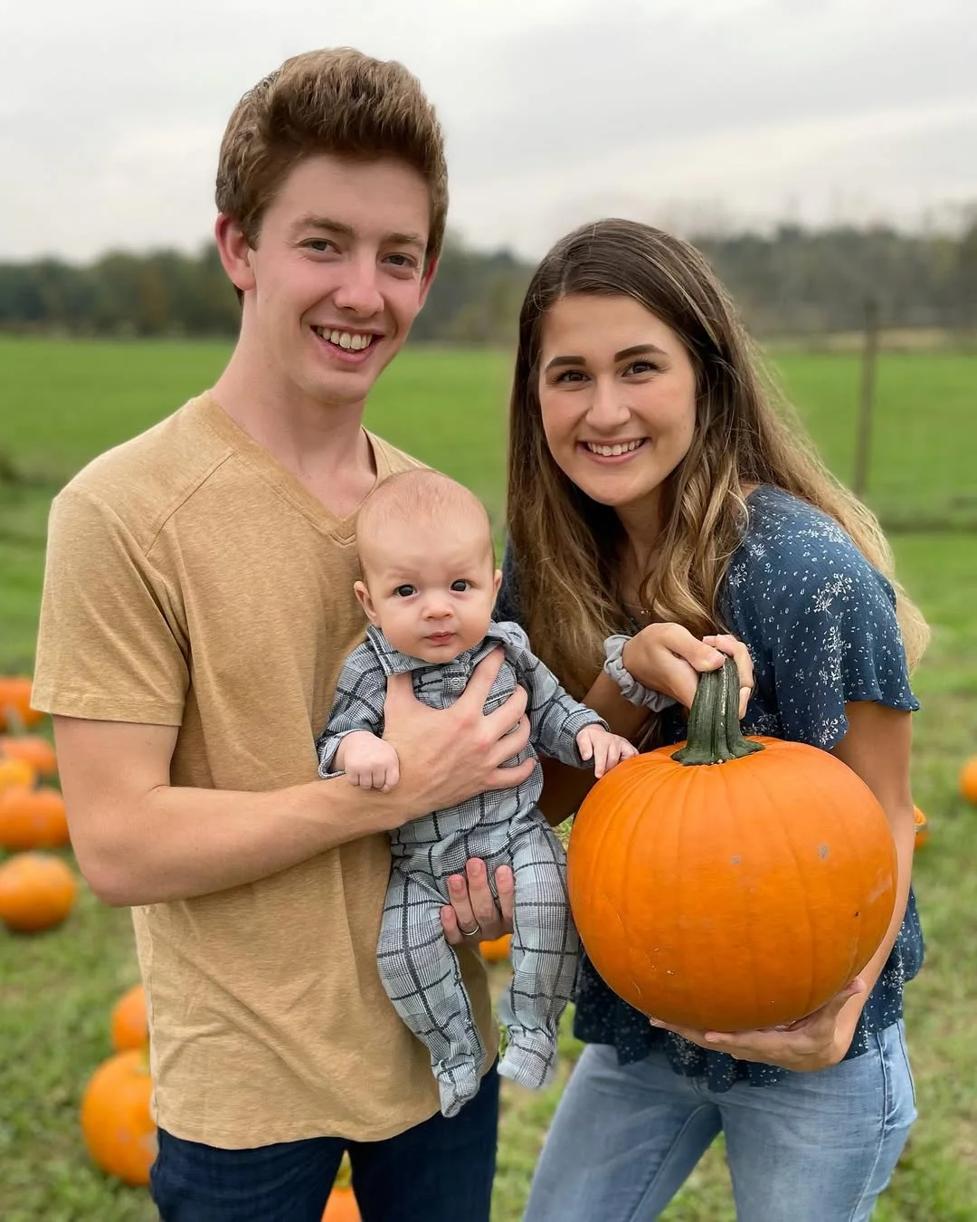 fall family picture outfits 2026 Casual Pumpkin Patch Style With Everyday Comfort