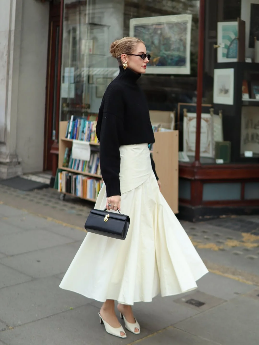 Fall Fashion Outfits 2026 Minimalist Black And White With Sculptural Volume