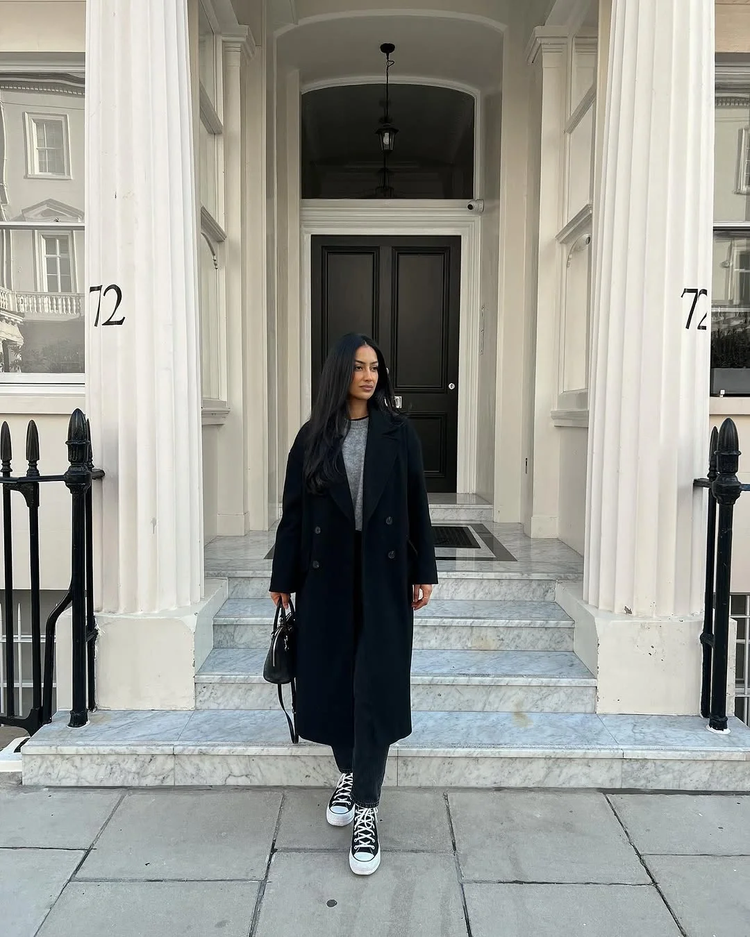 fall mom outfits 2026 Minimalist Black Coat And Sneakers Combination