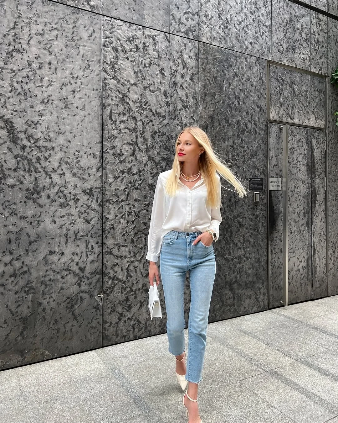 fall mom outfits 2026 Minimalist White Shirt And Denim Look
