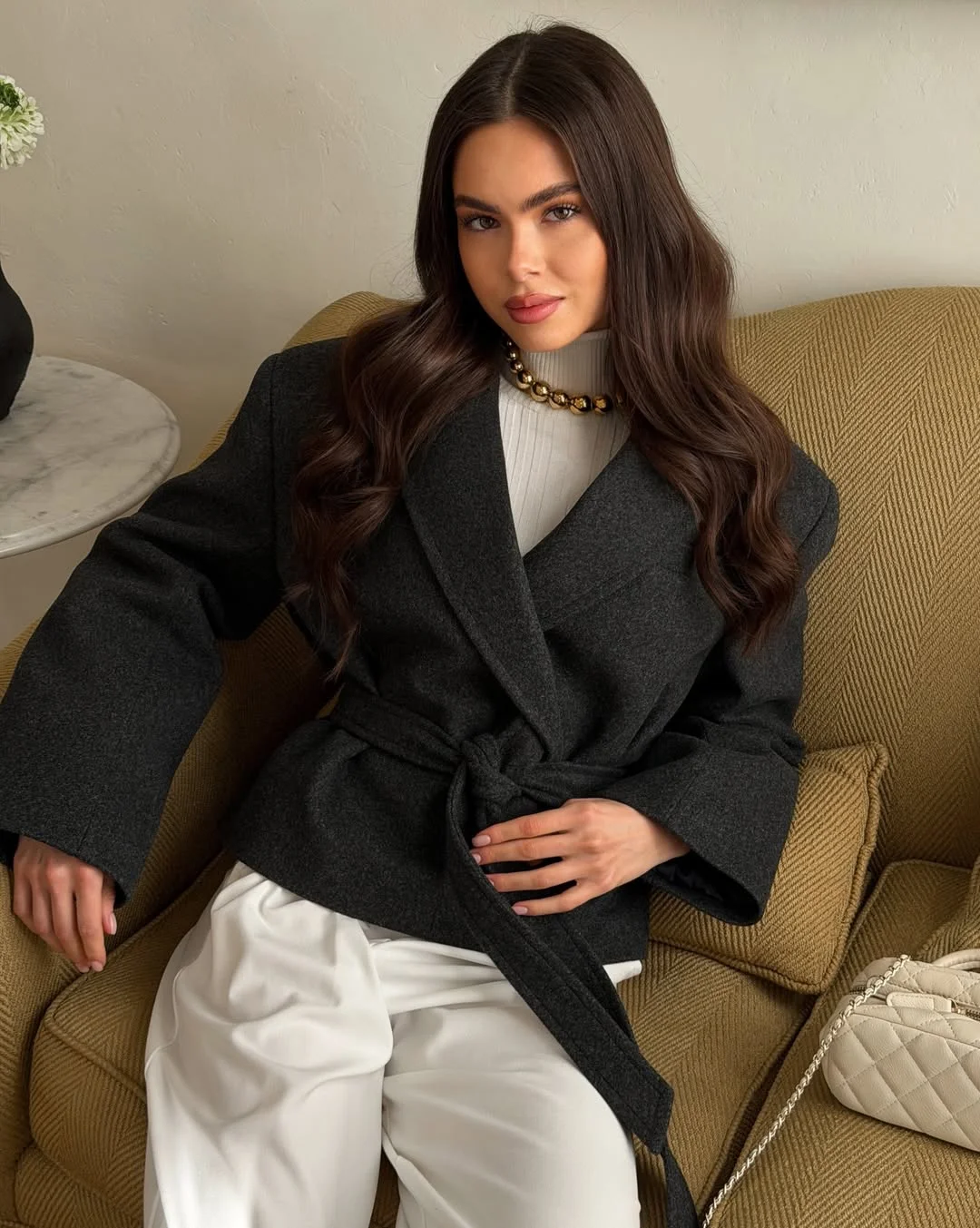 fall outfits ideas 2026 Dark Tailoring With Bright Ivory Contrast