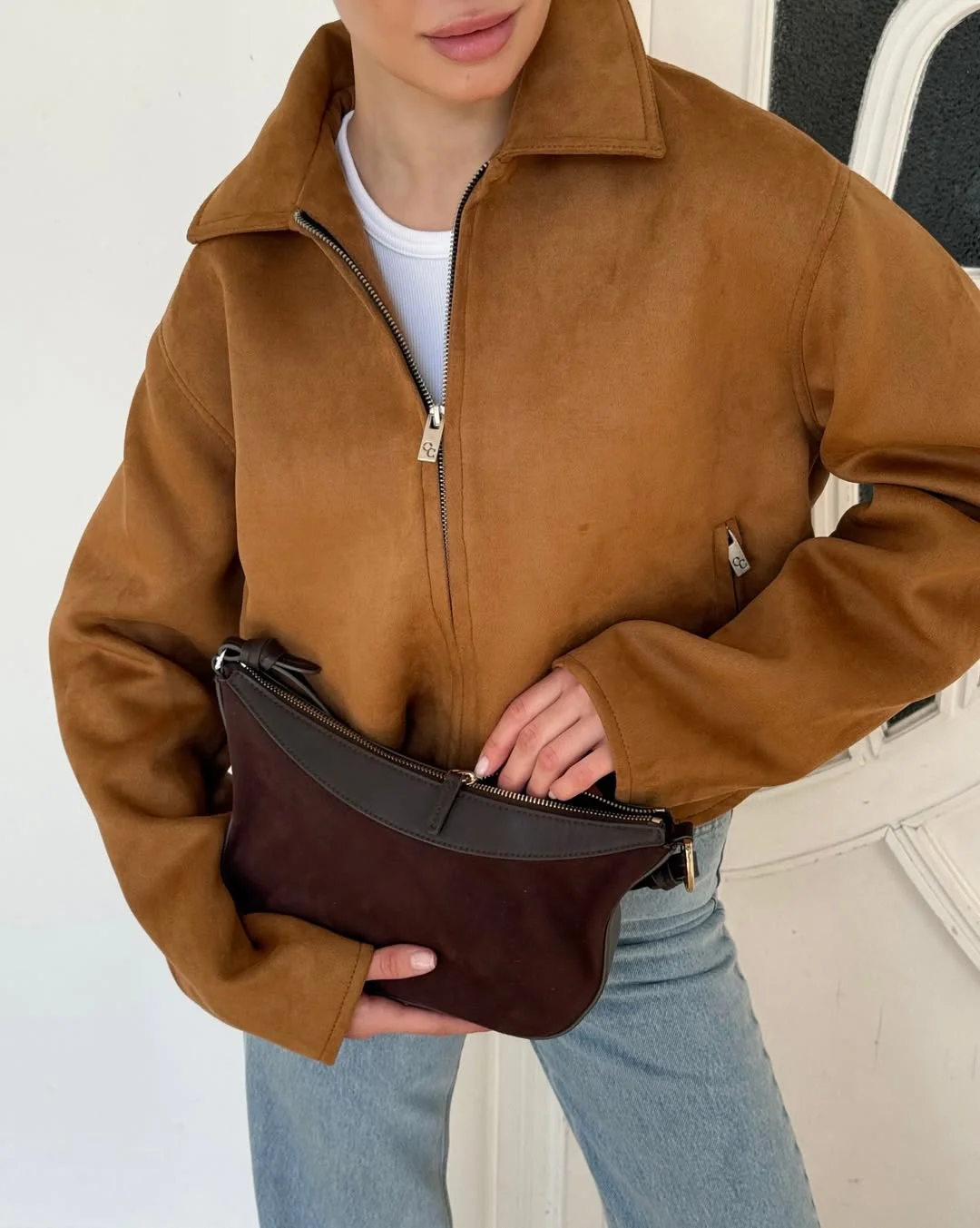fall outfits ideas 2026 Warm Cognac Tones With Relaxed Denim