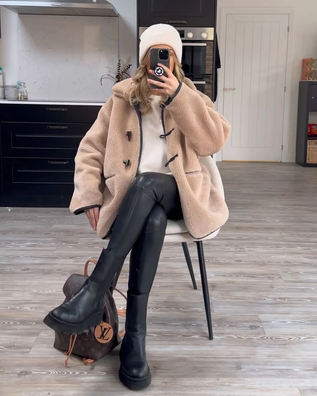 fall outfits with boots and leggings 2026 Leather Leggings and Black Chelsea Boots