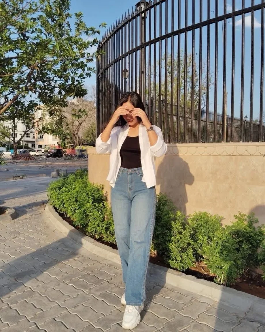 fall outfits with jeans and sneakers 2026 Minimalist Denim and White Sneaker Formula