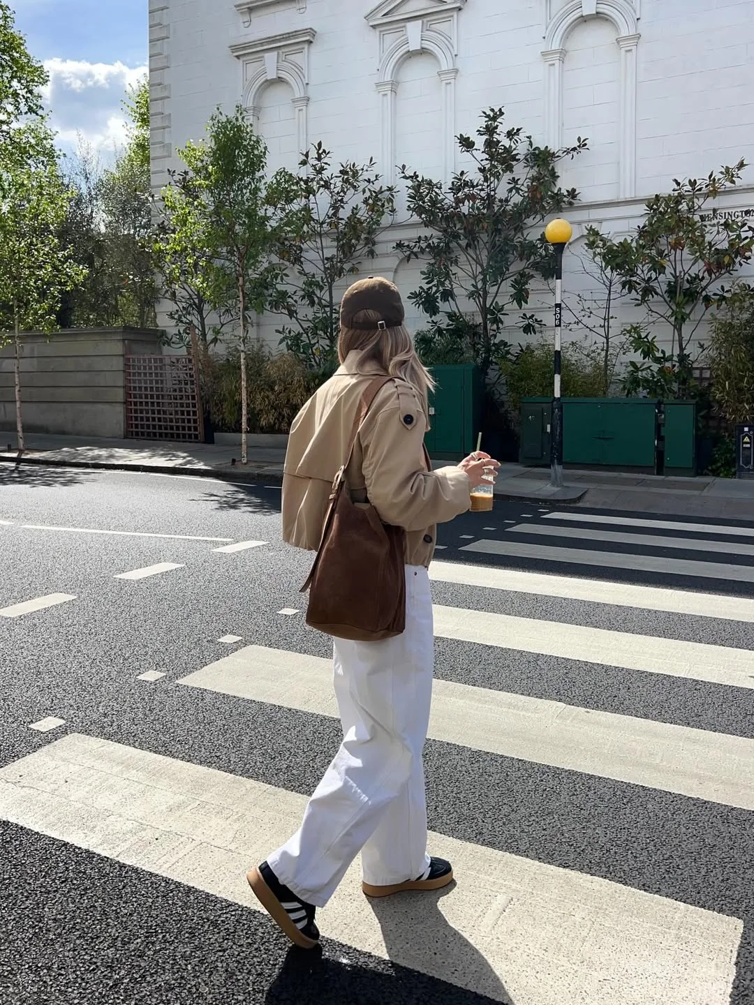 fall outfits with jeans and sneakers 2026 White Jeans and Trench Coat Chic