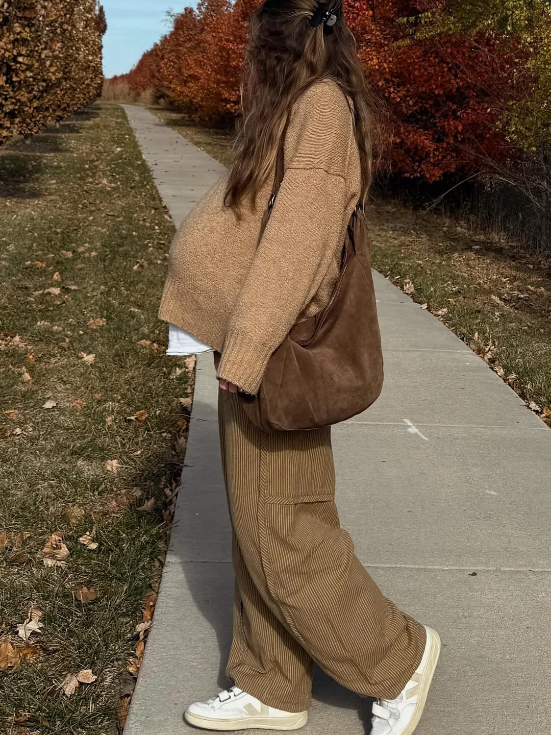 fall pregnancy outfits 2026 Relaxed Earth Tones That Make Everyday Dressing Feel Effortless