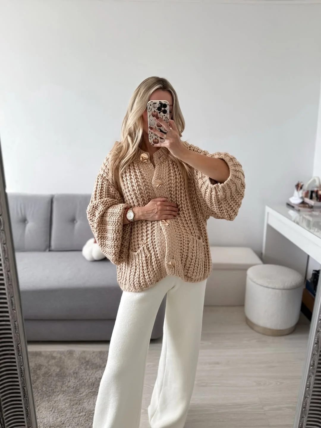 fall pregnancy outfits 2026 Soft Neutral Knits That Feel Cozy Without Looking Heavy
