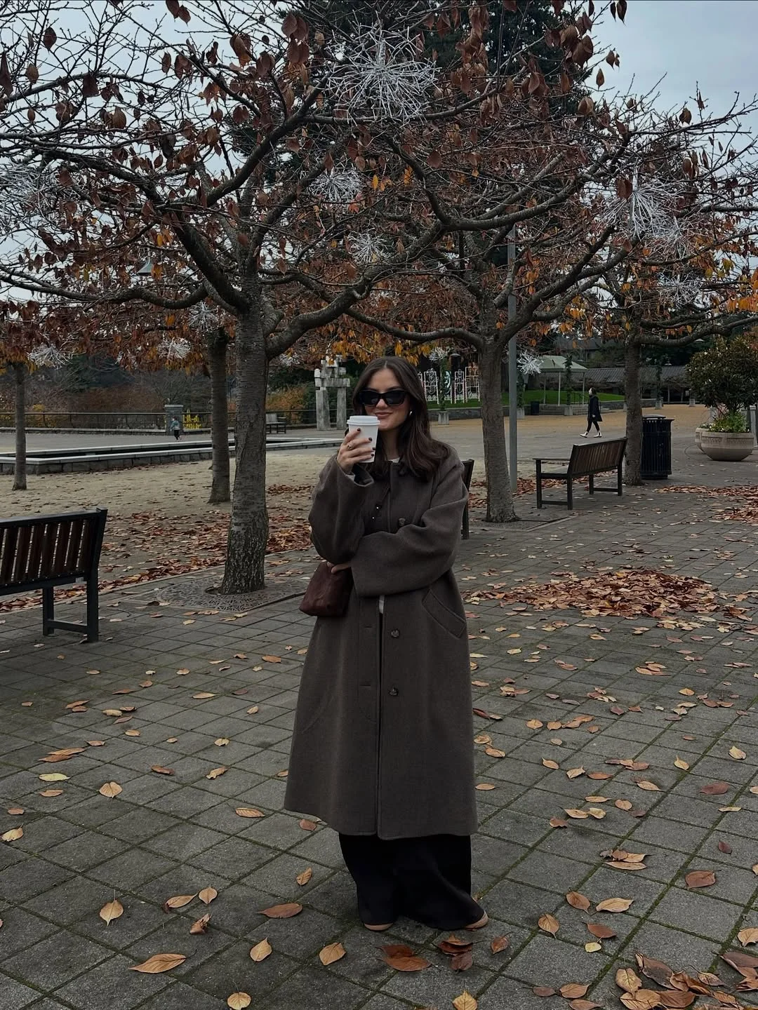 fall pregnancy outfits 2026 Minimal Layers For Crisp Autumn Walks