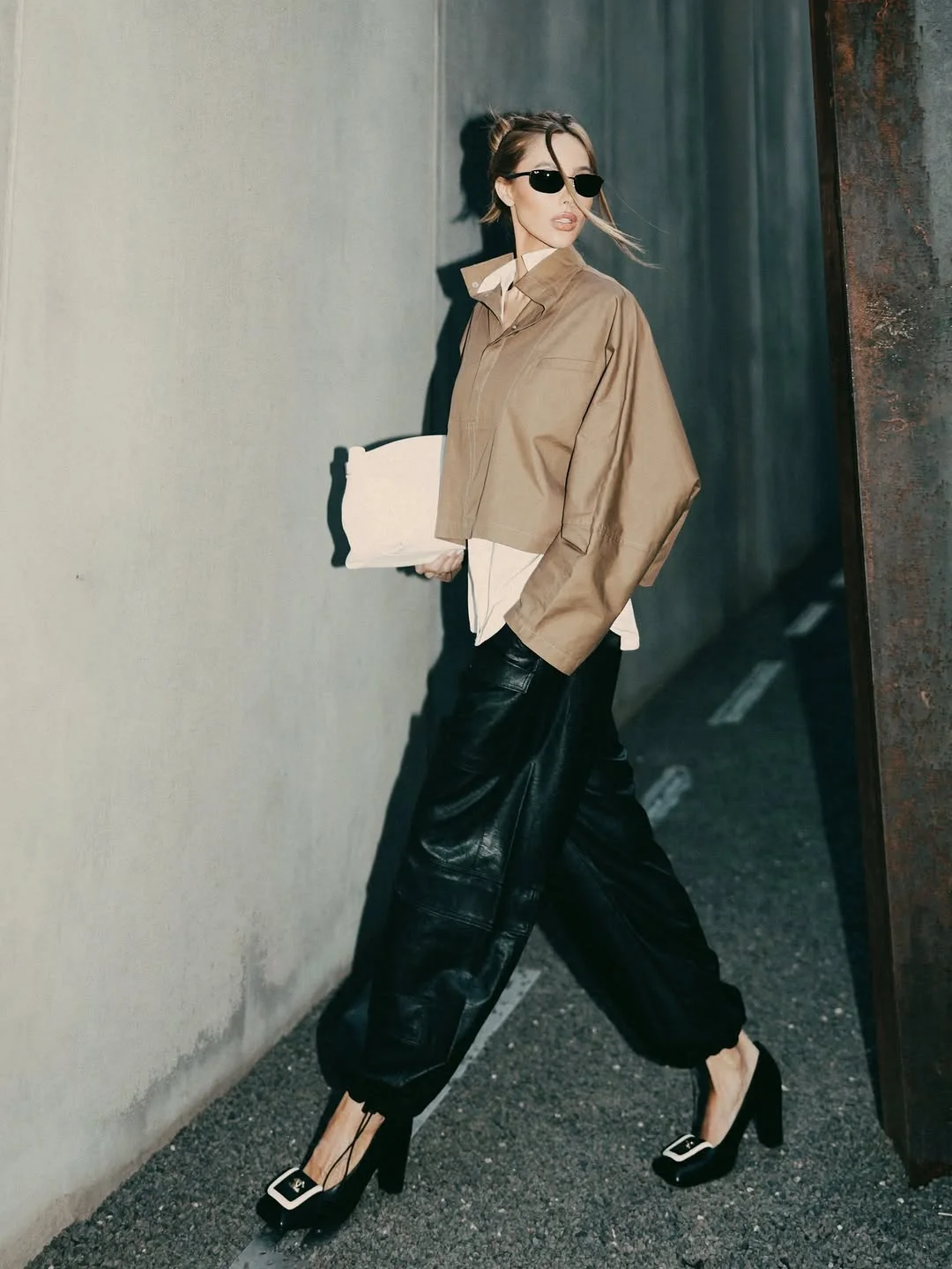fall travel outfits 2026 Relaxed Leather And Cropped Jacket Travel Look