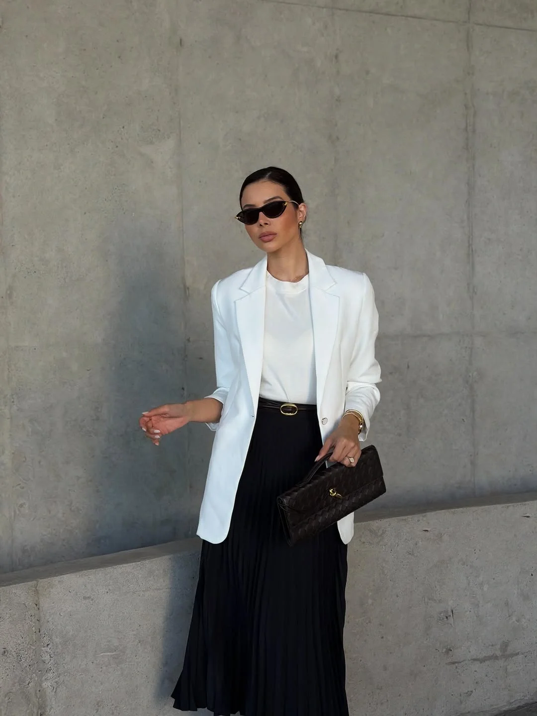 fall travel outfits 2026 Black And White European City Uniform