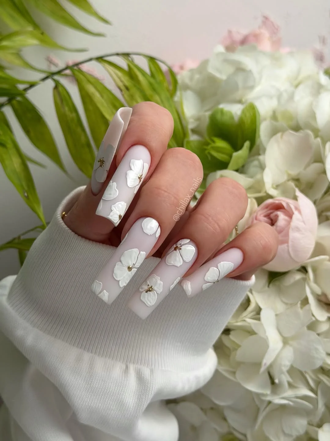 july nail colours ideas 2026 Soft White Petal Nails for an Elegant July Refresh