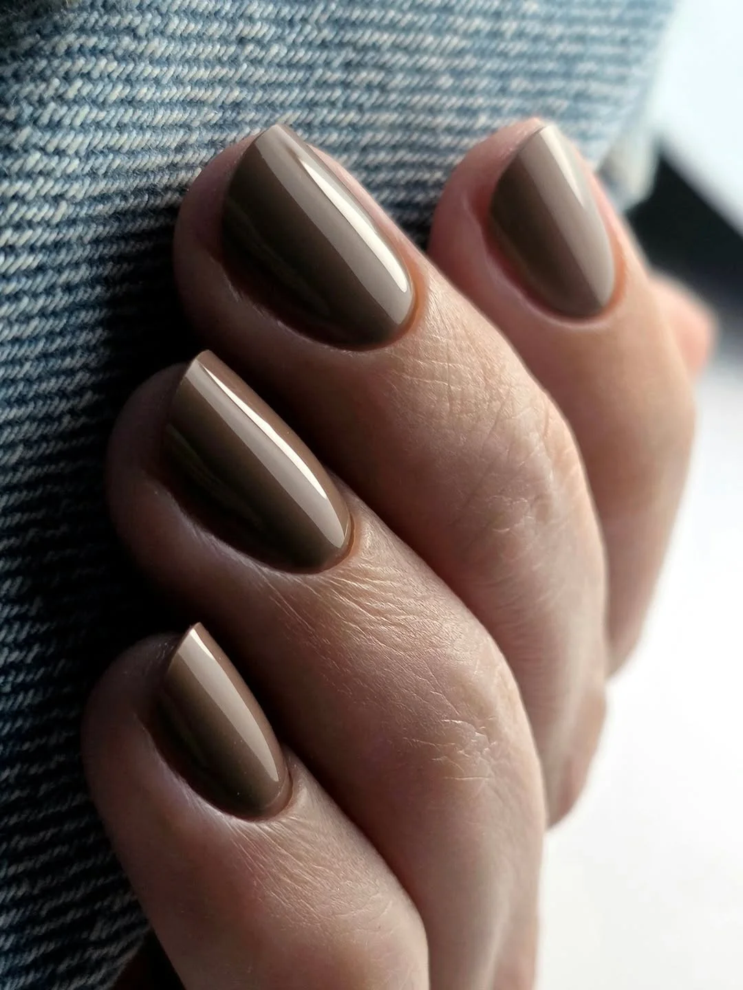 summer oval nails 2026 Glossy Mocha Oval Nails for an Elevated Summer Neutral