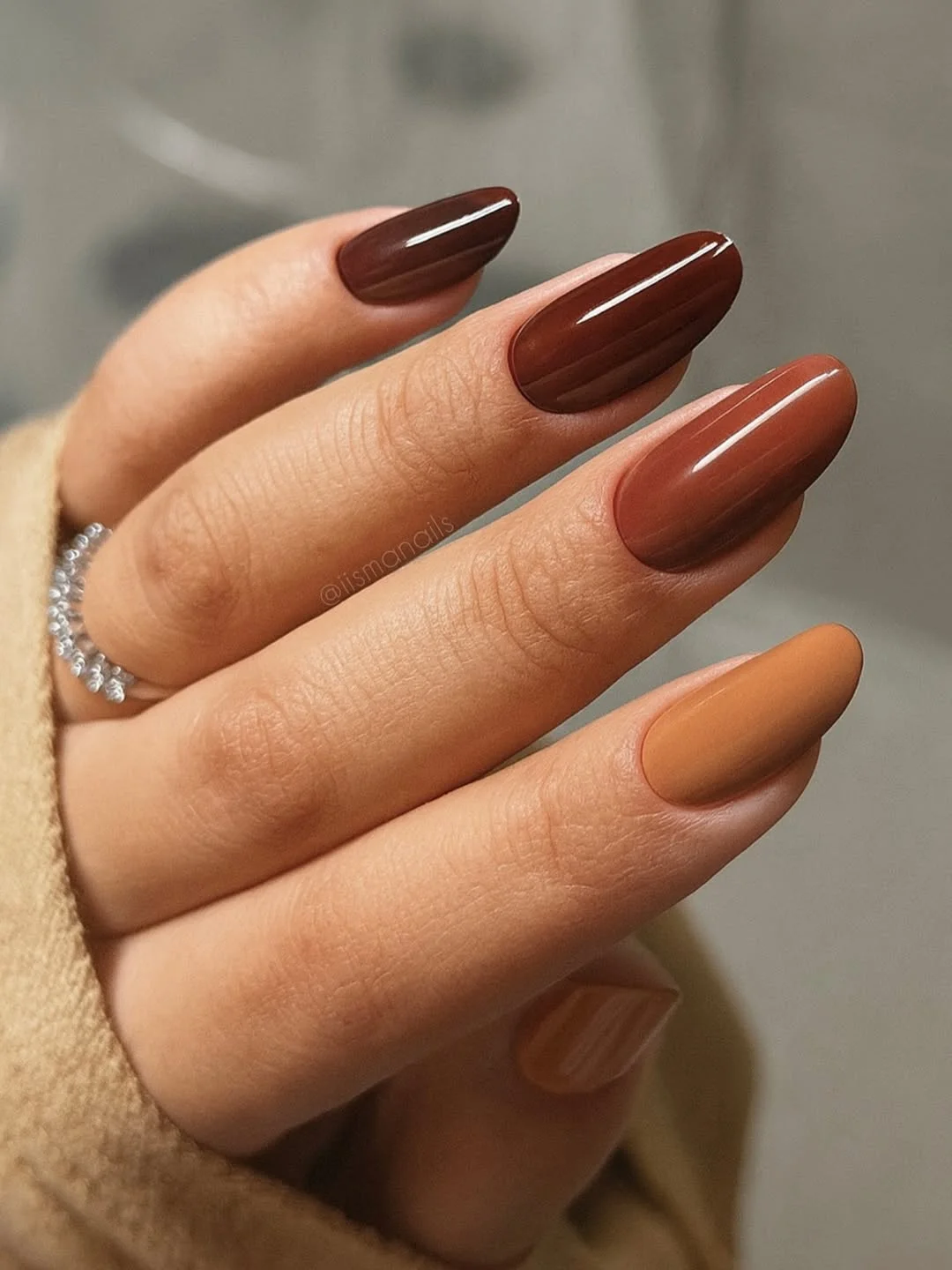 summer oval nails 2026 Chocolate Brown Gradient with Modern Elegance