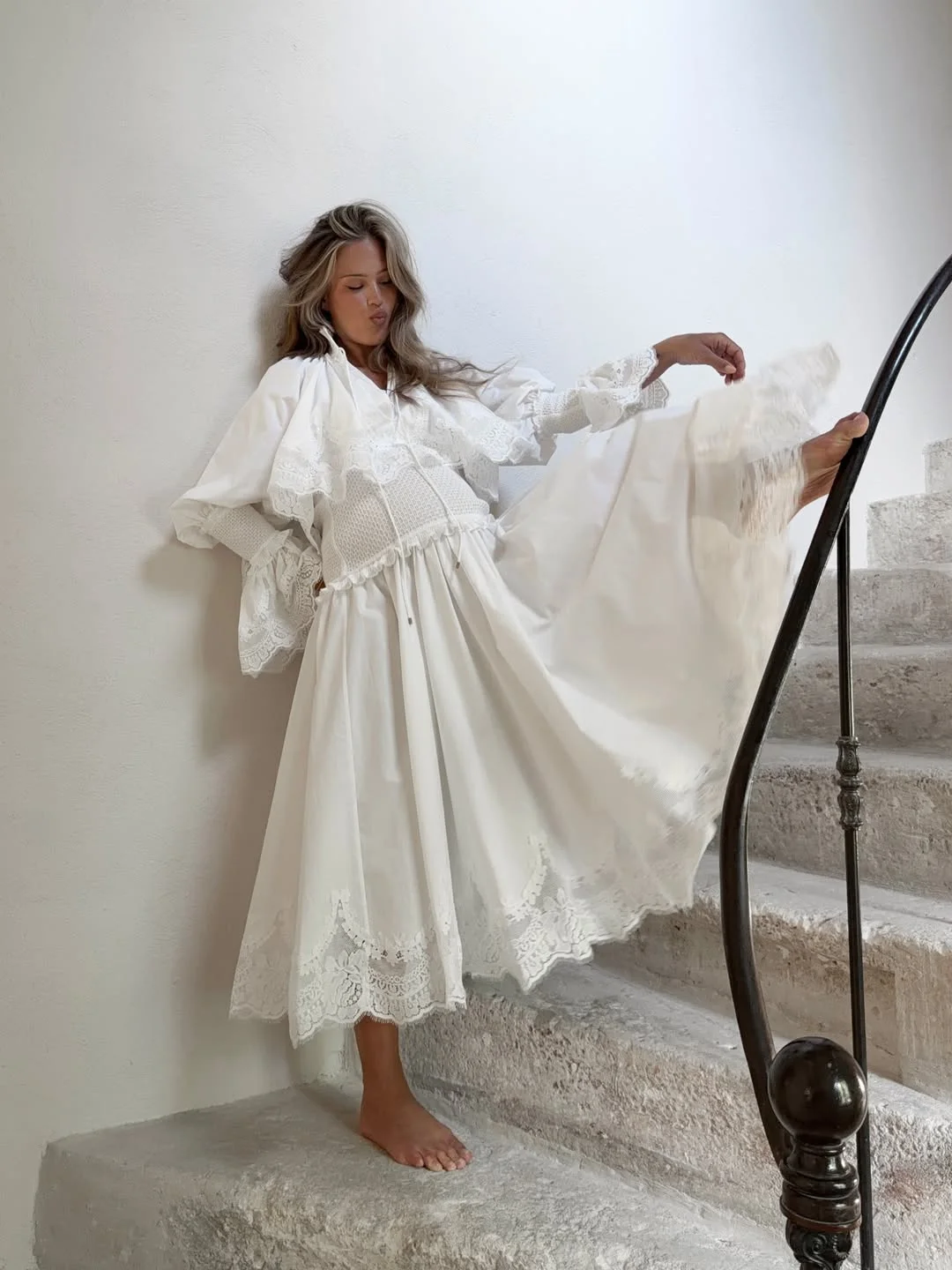 summer to fall outfits 2026 Romantic White Dresses For Soft Autumn Days