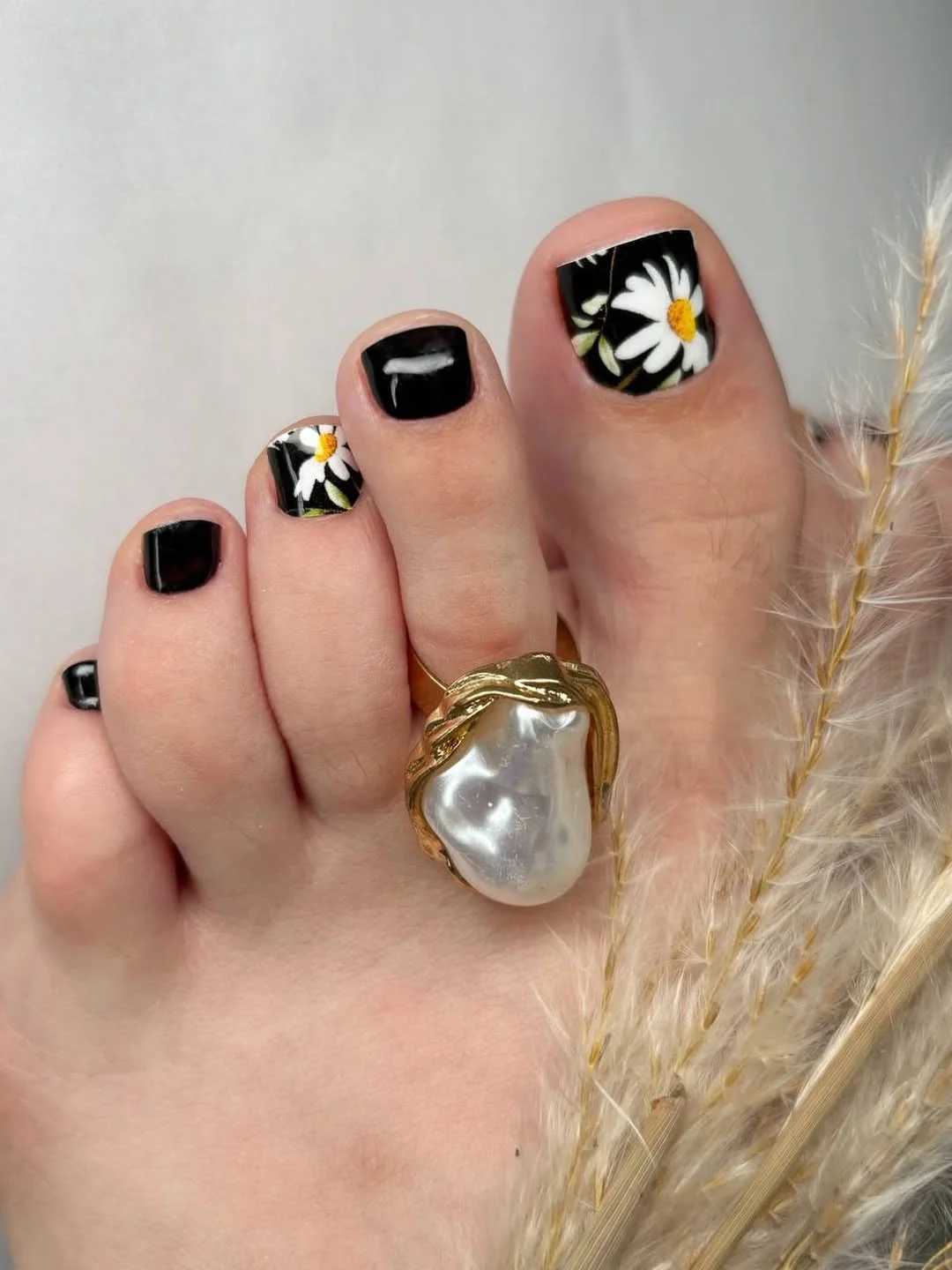 summer toe nails design ideas 2026 Black Daisy Bloom Pedicure