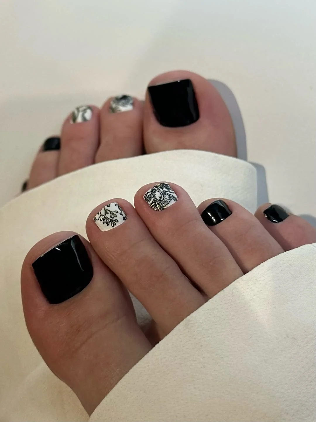 summer toe nails design ideas 2026 Black And White Minimalist Pedicure