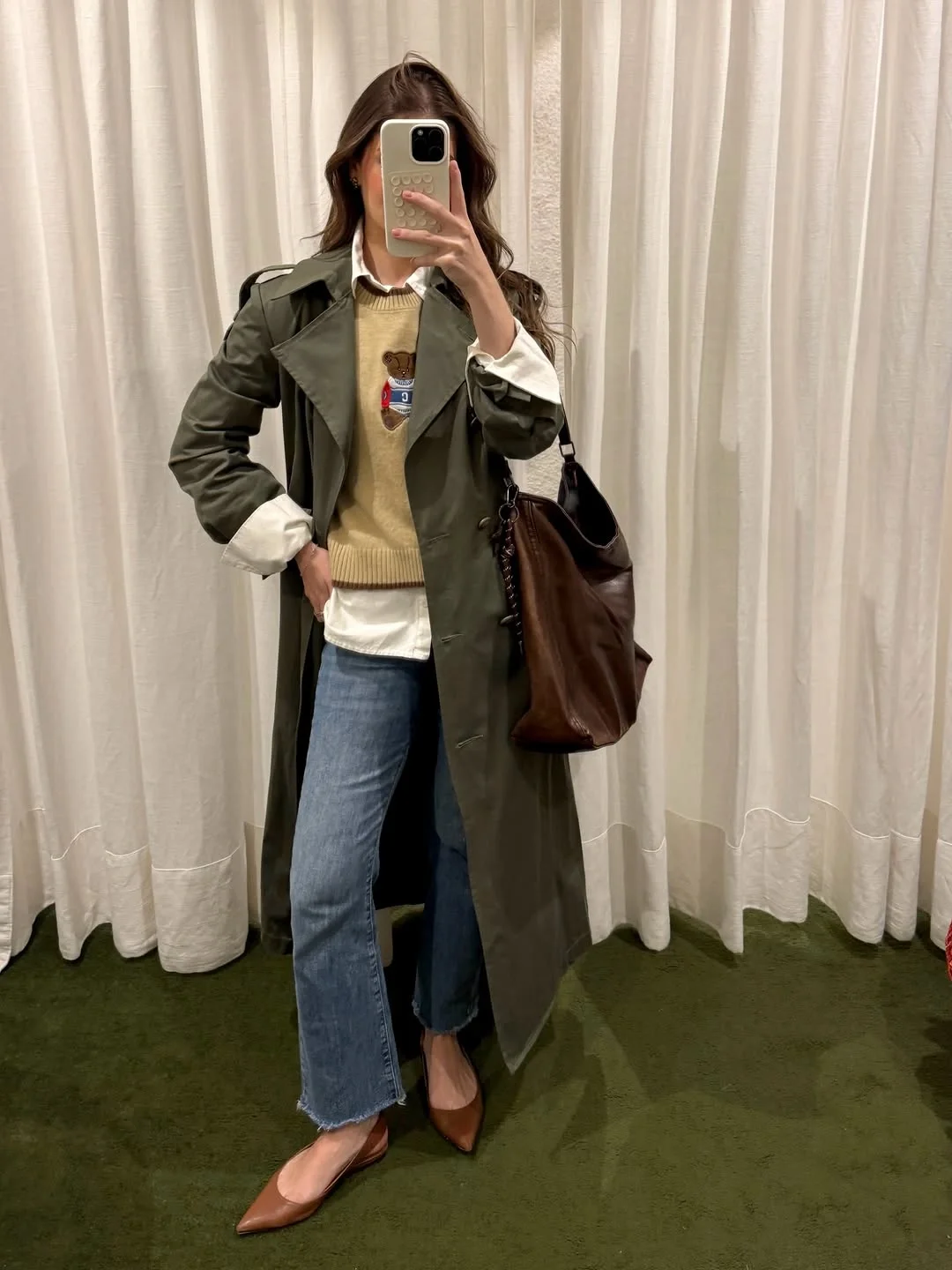 what are the best fall outfits for casual days? Classic Trench And Denim Layers