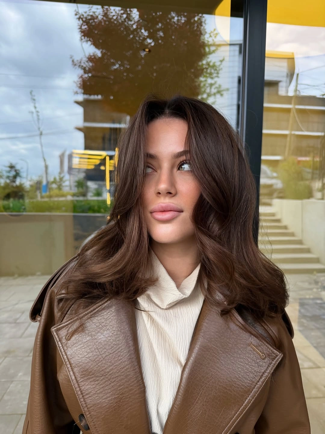 chestnut brown hair color Soft Chestnut Glamour With Airy Face-Framing Layers