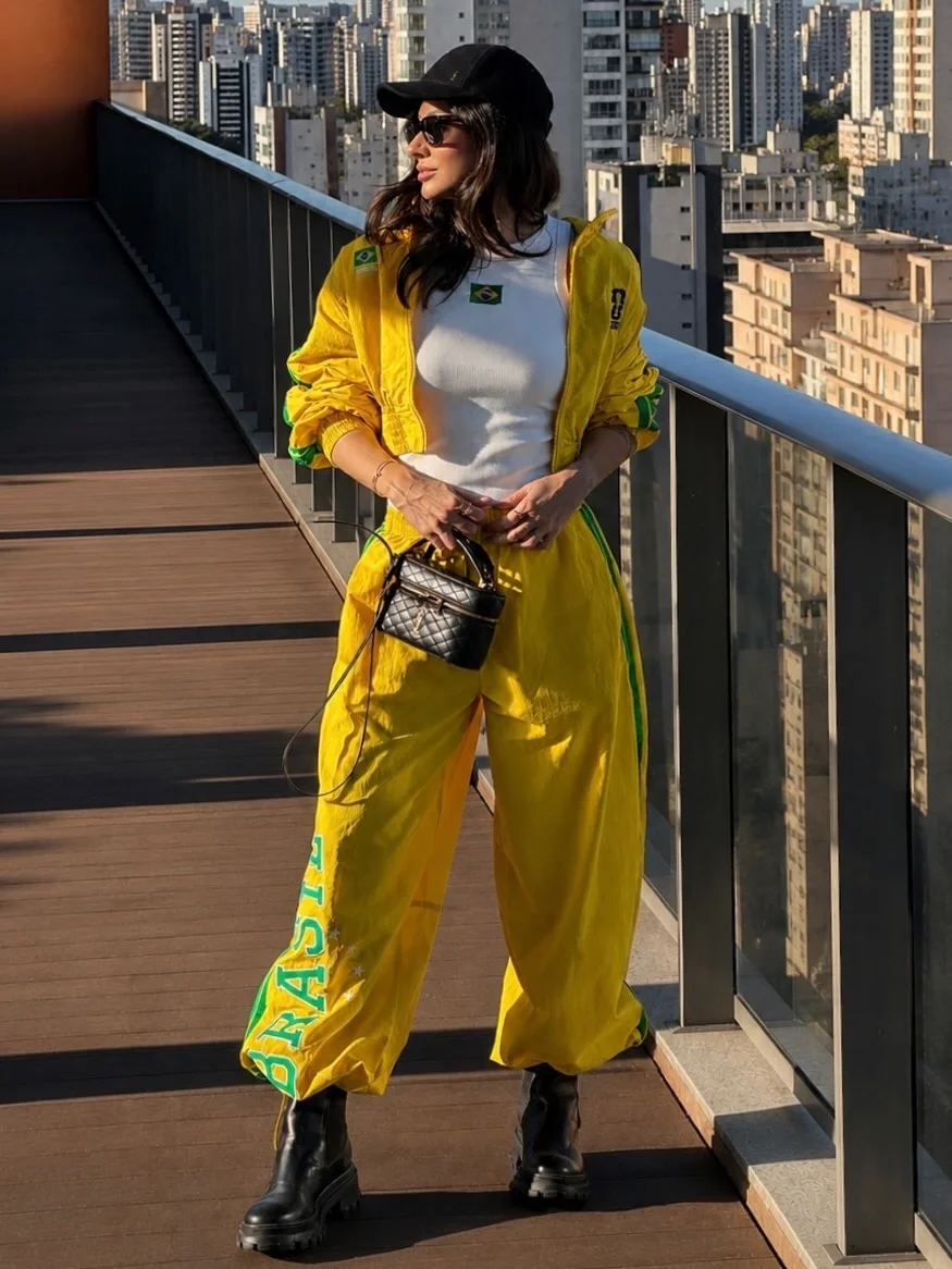 easy fall outfits 2026 Sporty Color Blocking That Makes Chelsea Boots Feel Unexpected