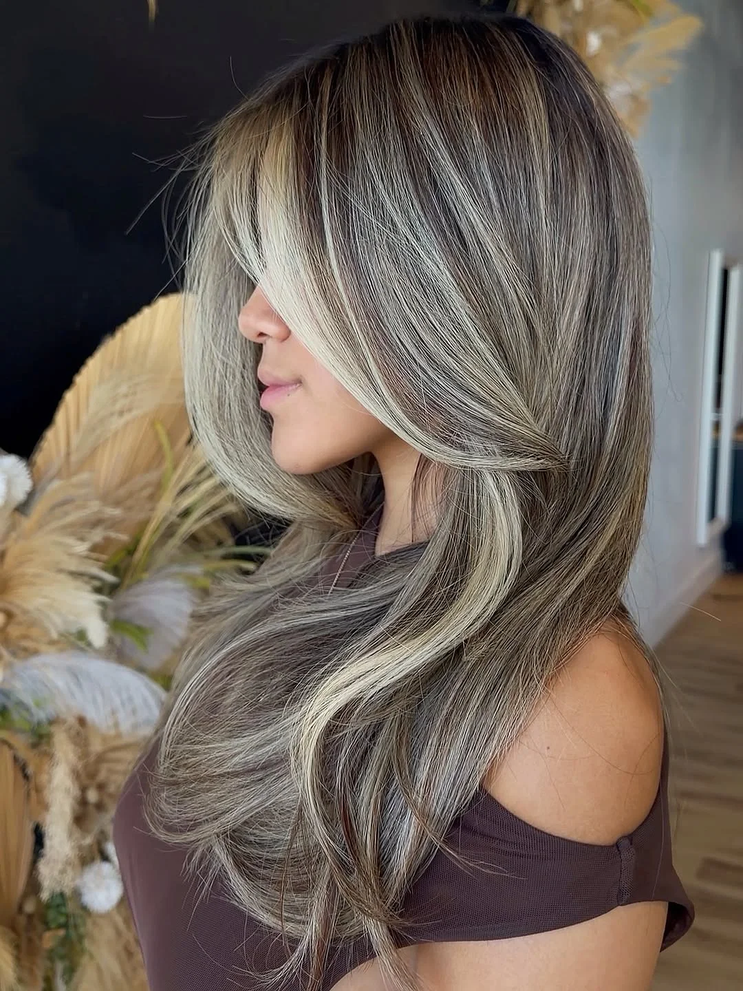 fall blonde hair colour 2026 Face-Framing Blonde With A Shadow Root