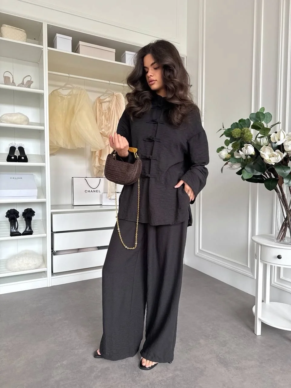 fall classy outfits women 2026 Relaxed Dark Monochrome Sophistication