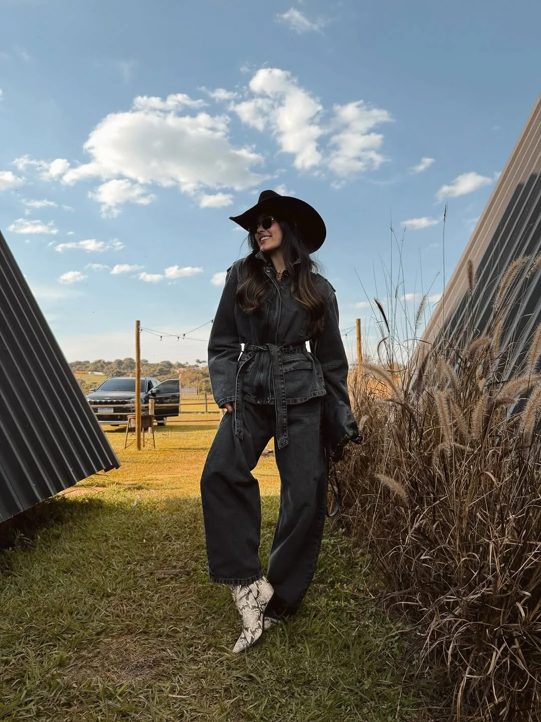 fall comfy outfits 2026 Dark Denim With Western Fall Energy