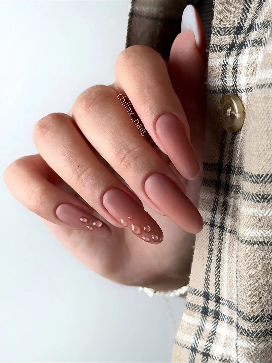fall manicure 2026 Soft Mocha Nails With Glossy Dew Drops