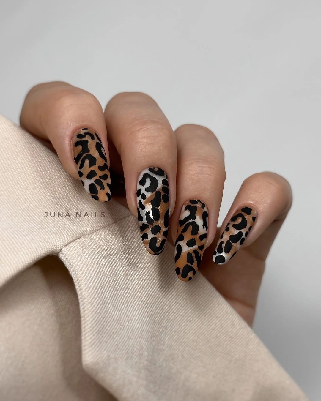 fall manicure 2026 Classic Leopard Print Autumn Nails
