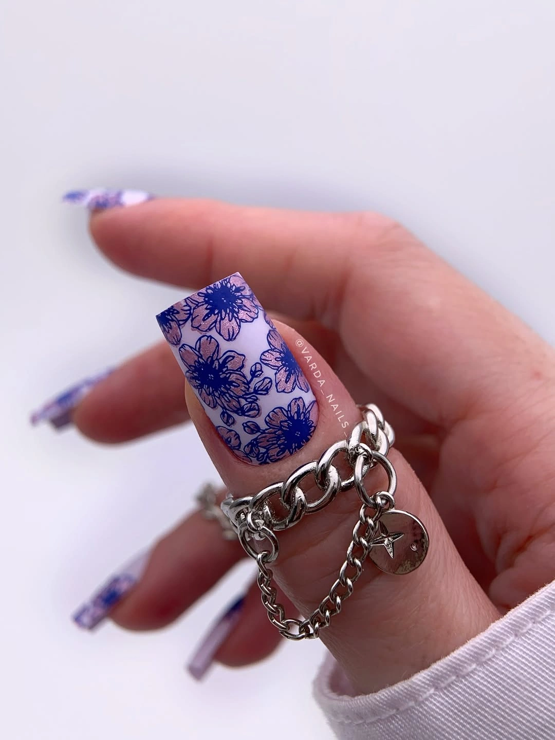 fall nail art 2026 Blue Wildflower Prints for Cool Autumn Days
