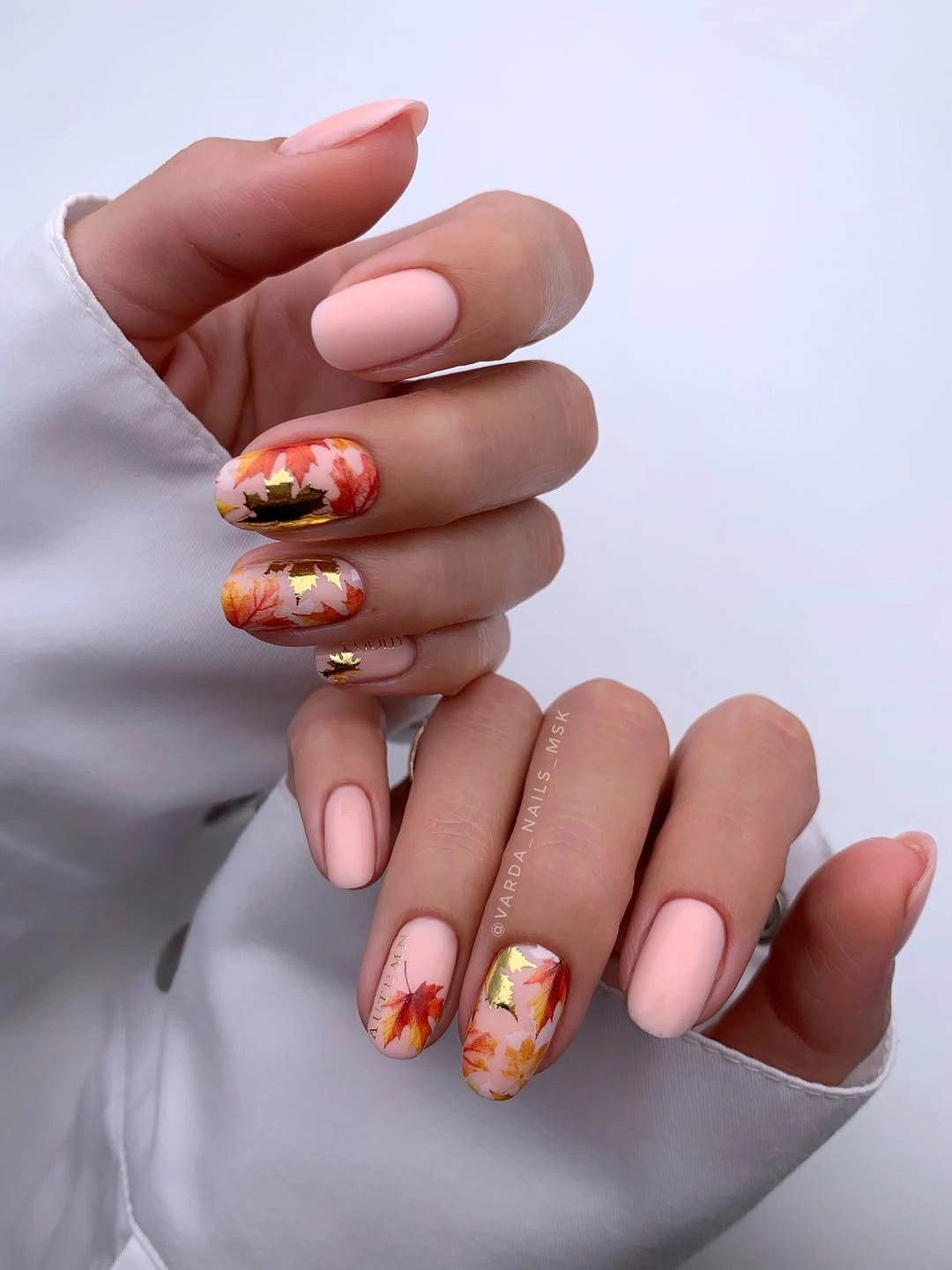 fall nail art 2026 Soft Maple Leaf Nails with a Touch of Gold
