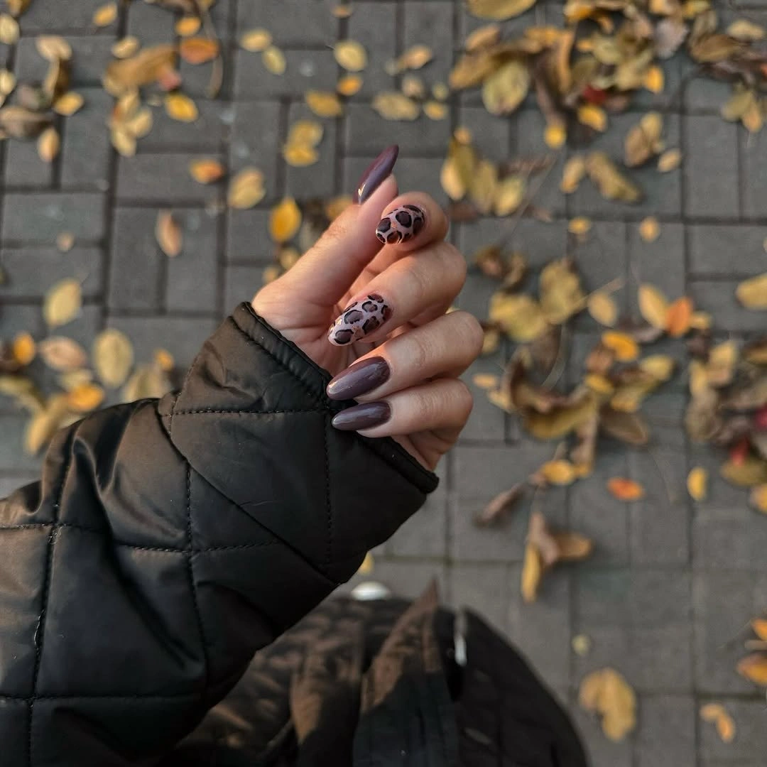 fall nail art 2026 Soft Mocha Leopard Nails for Everyday Autumn Style