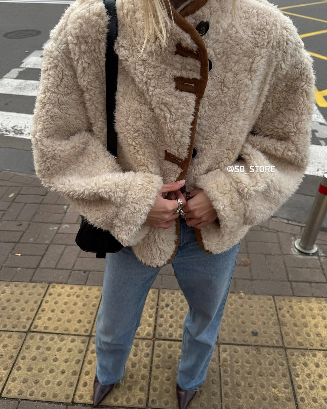 fall outfits teddy coat 2026 Classic Beige Teddy Jacket With Relaxed Denim