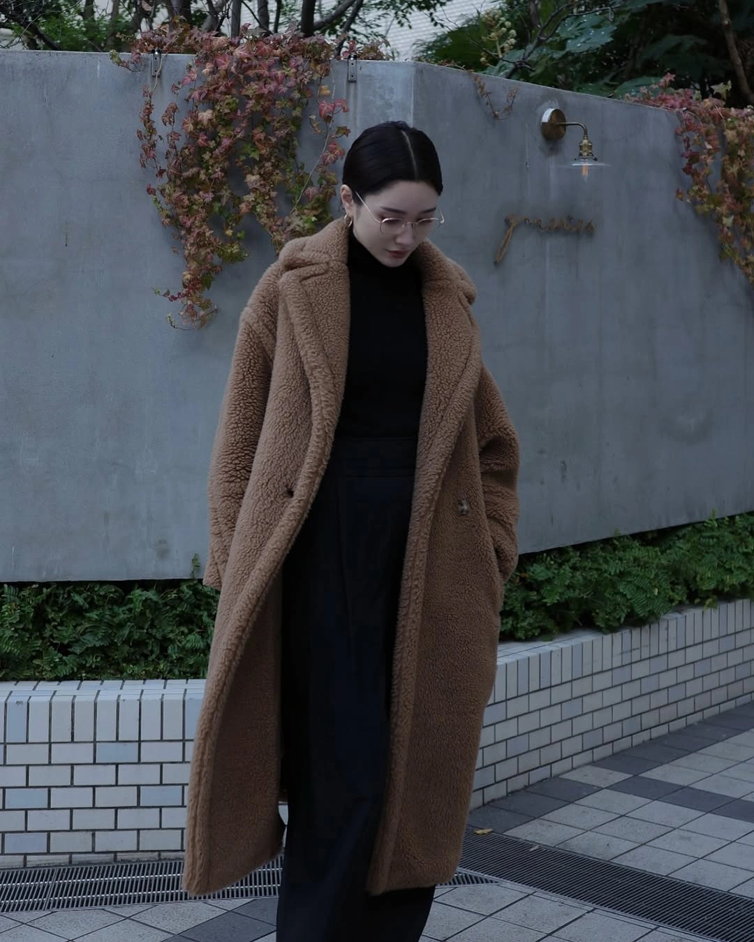 fall outfits teddy coat 2026 Minimalist Outfit Black With A Teddy Coat