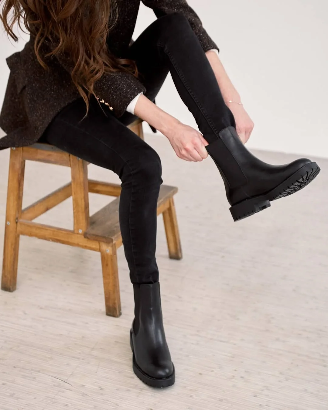 fall outfits with chelsea boots 2026 Minimalist Black Chelsea Boots That Go with Everything