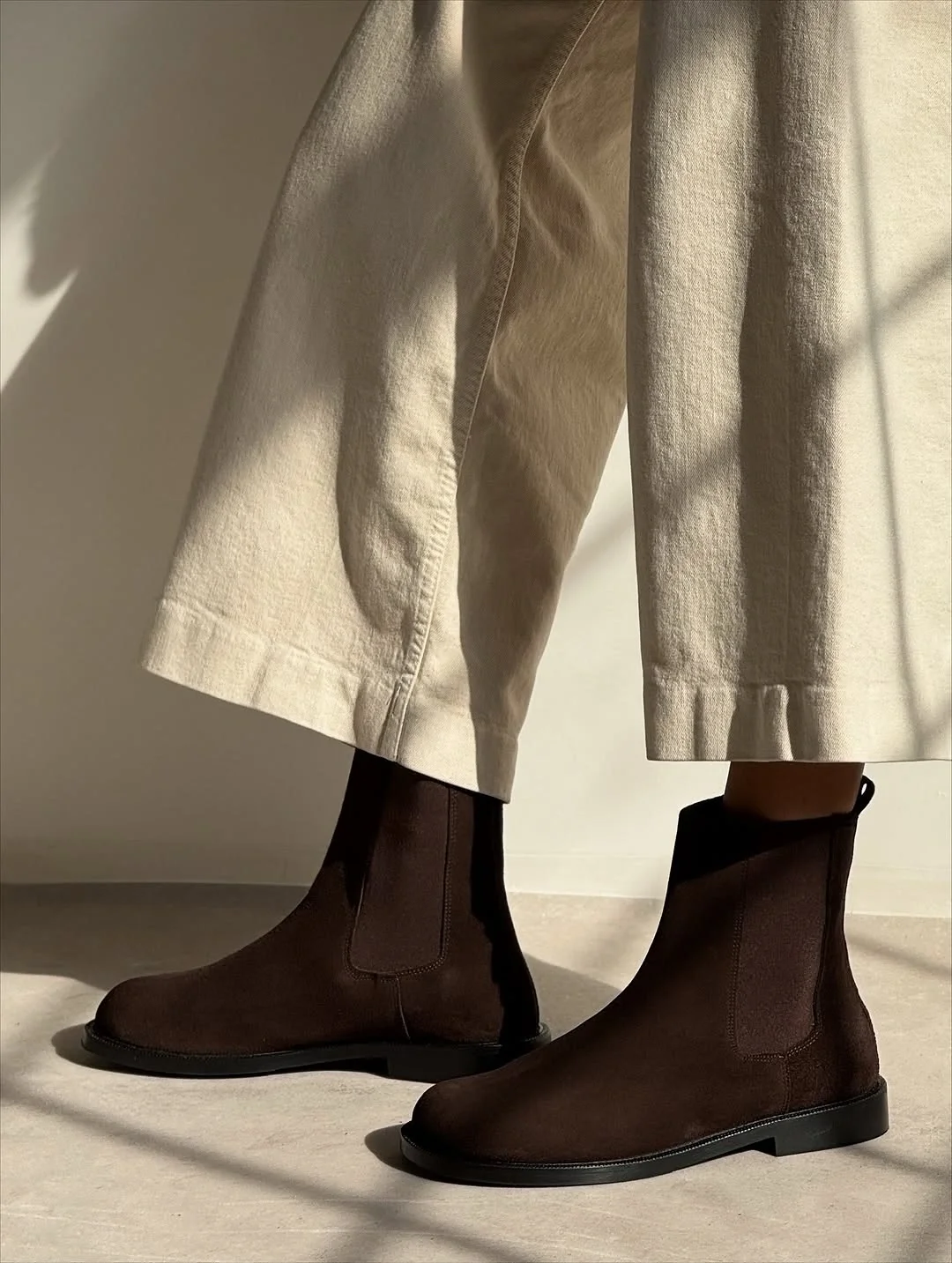 fall outfits with chelsea boots 2026 Soft Neutral Layers With Chocolate Suede Boots