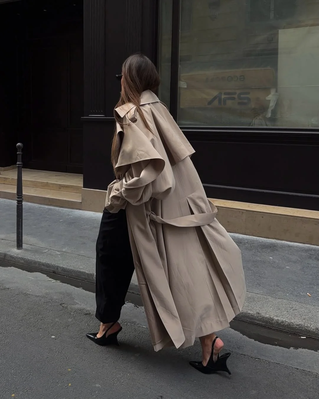fall outfits with Duster coat 2026 Flowing Beige Trench With Modern Monochrome Layers